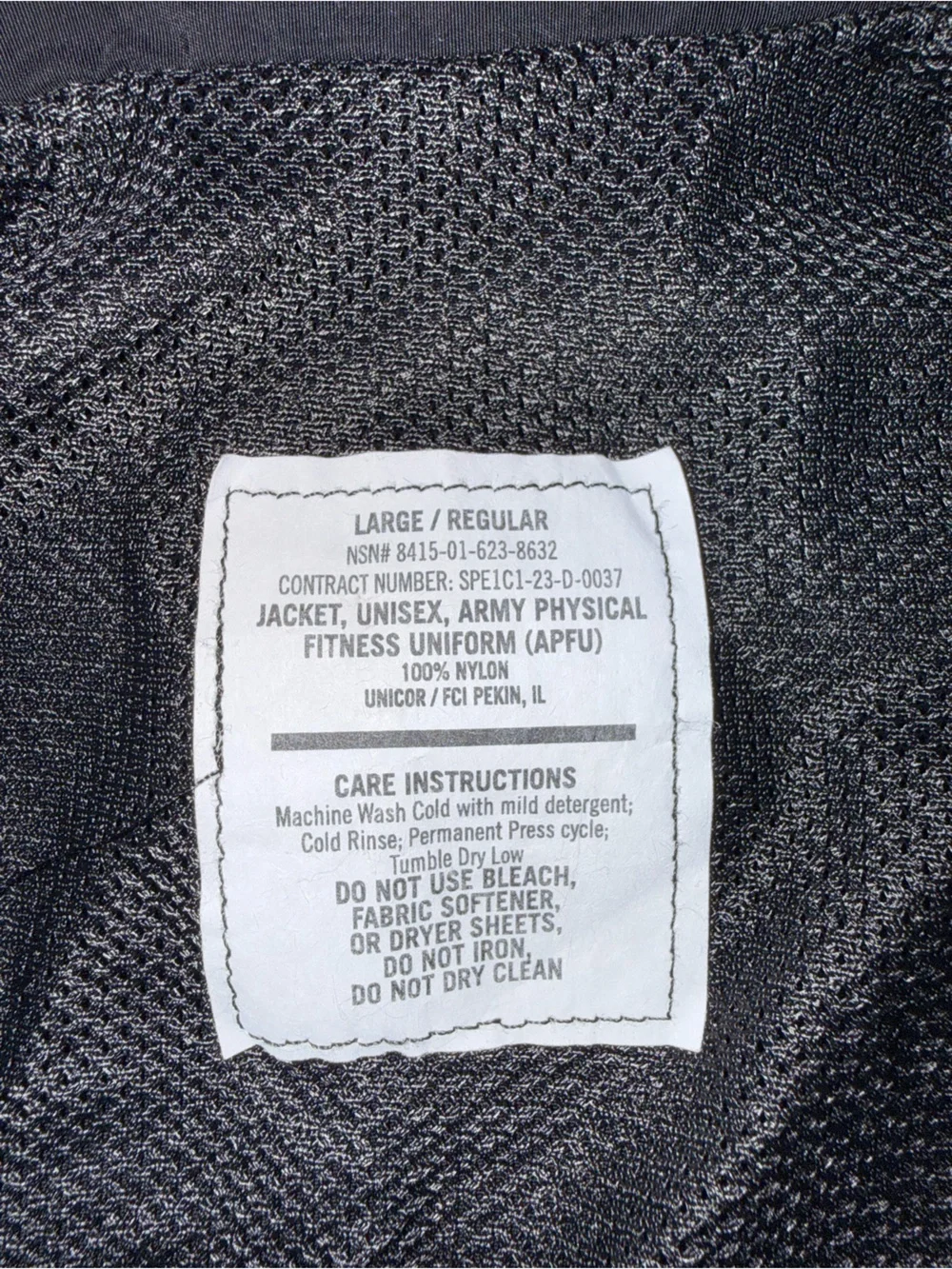 US Army APFU Training Jacket Nylon Jacket Made in USA Size L